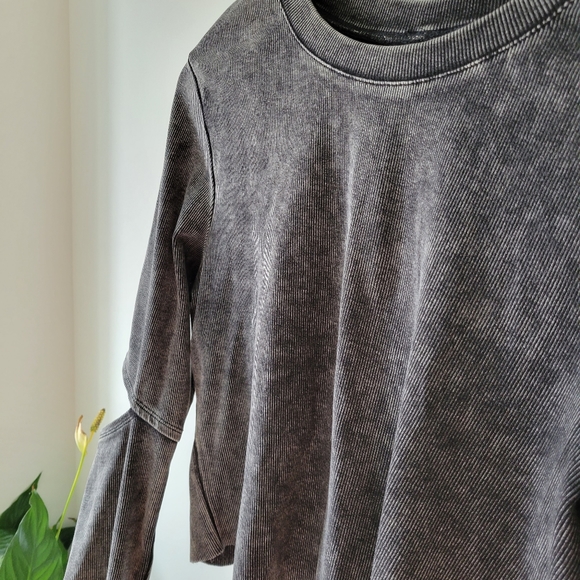 Unique crop shirt - Picture 2 of 2